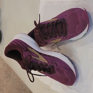 BROOKS Launch 6, size 9.5
